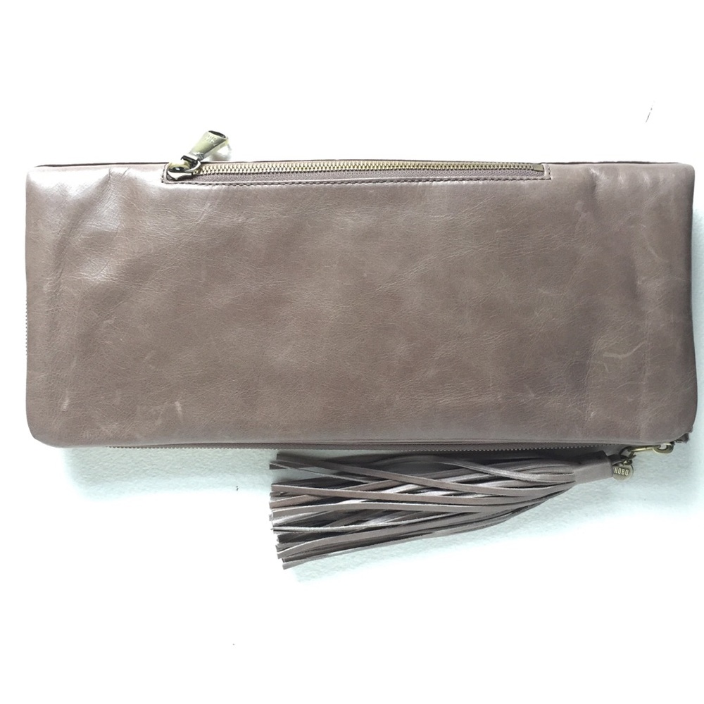 Hobo RAINE oversized leather clutch in ASH - Picture 4 of 8